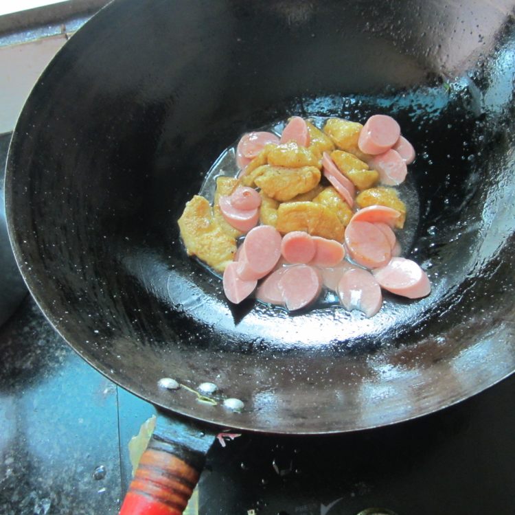 油豆腐炒火腿步骤9