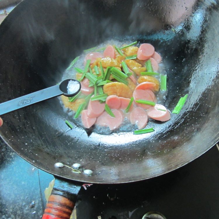 油豆腐炒火腿步骤11