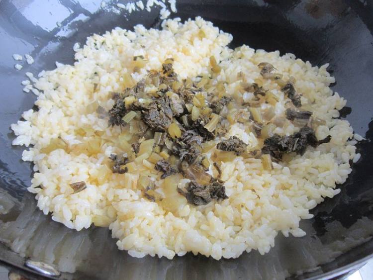 雪里蕻蛋炒饭步骤8