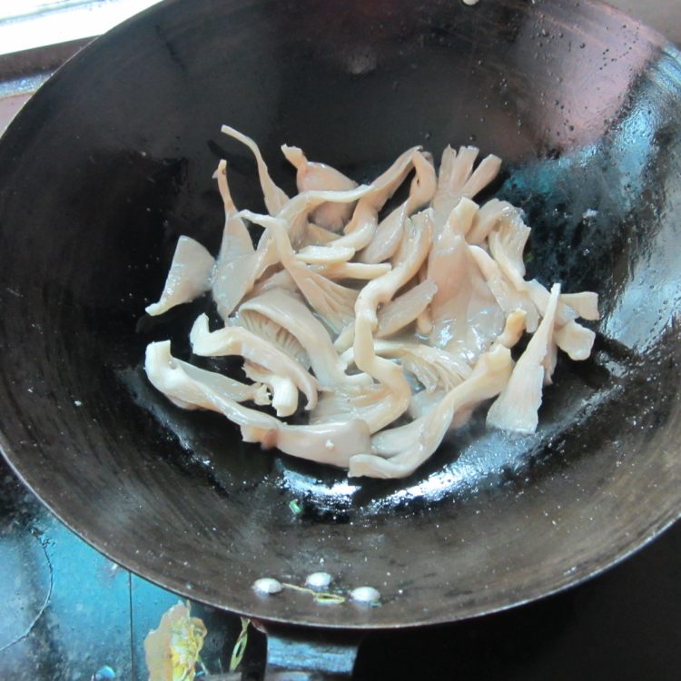火腿蘑菇汤步骤5