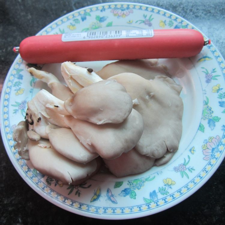 火腿蘑菇汤步骤1