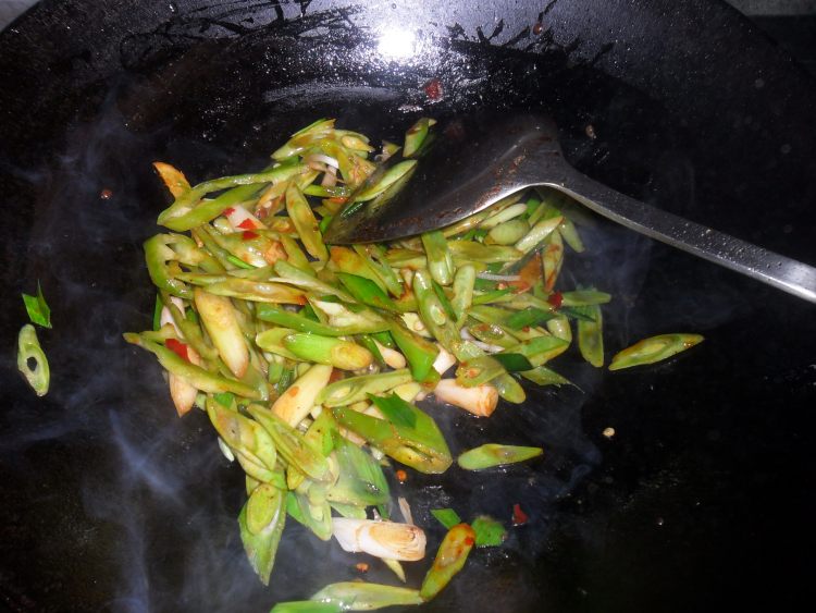 肉丝火腿炒面步骤3