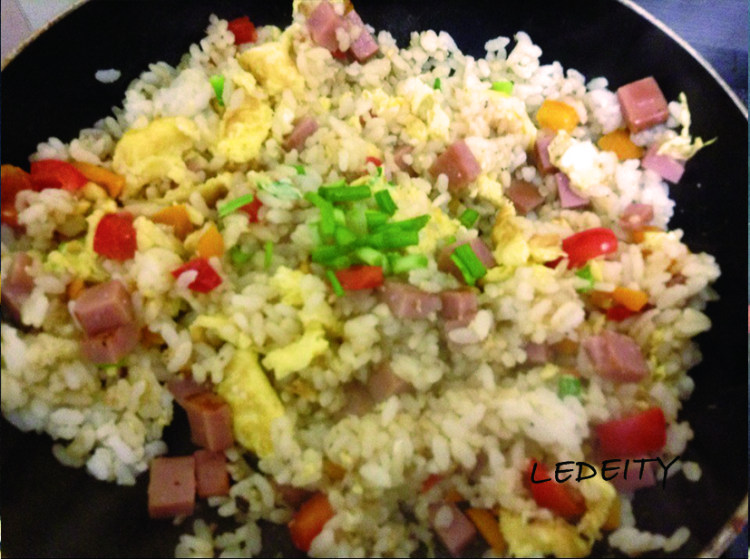 彩椒火腿蛋炒饭步骤9