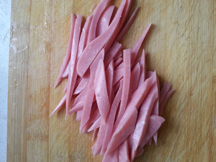 土豆蒜苔炒火腿步骤3