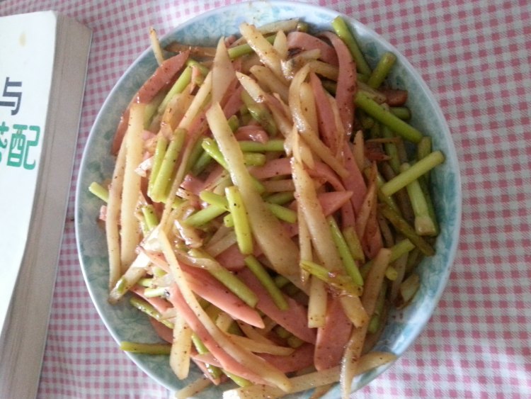 土豆蒜苔炒火腿步骤11