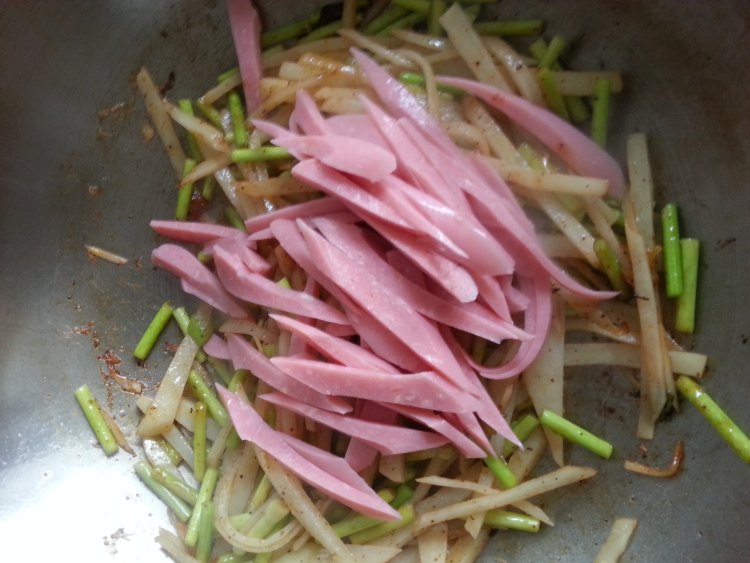 土豆蒜苔炒火腿步骤10