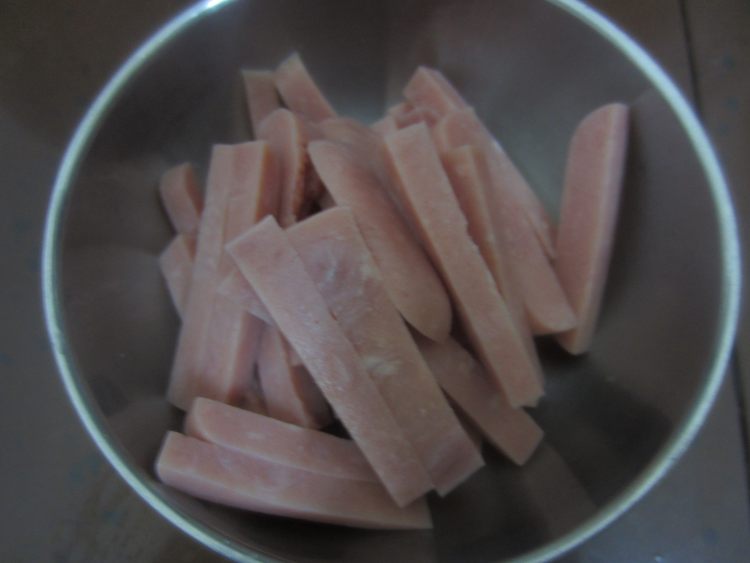眉豆炒火腿步骤4