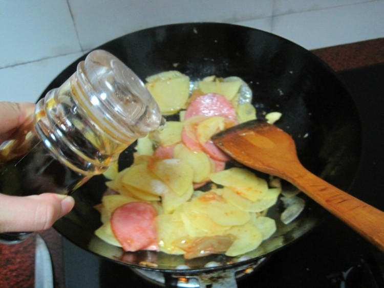 辣白菜炒土豆片步骤7