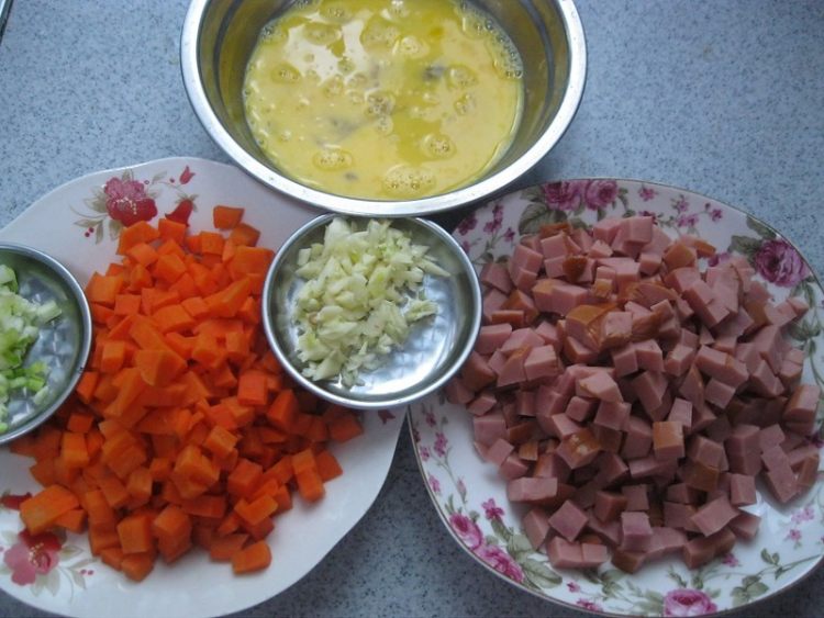 火腿胡萝卜蛋炒饭步骤2