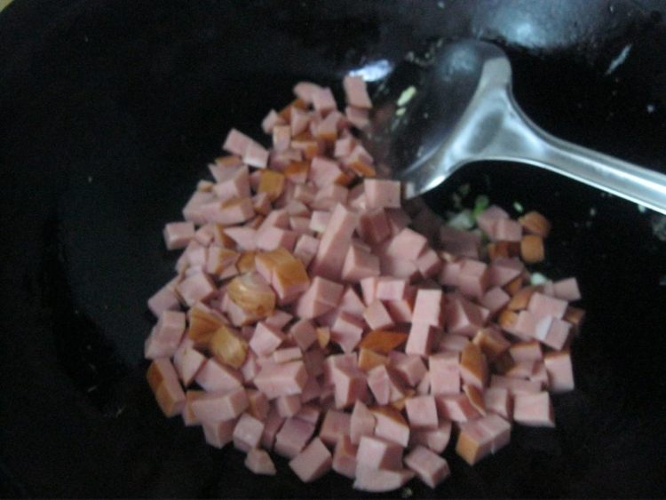 火腿胡萝卜蛋炒饭步骤7