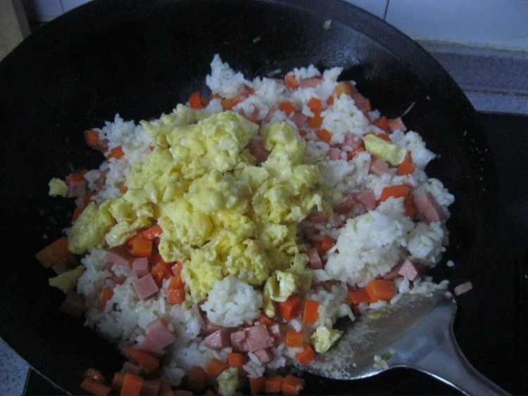 火腿胡萝卜蛋炒饭步骤10