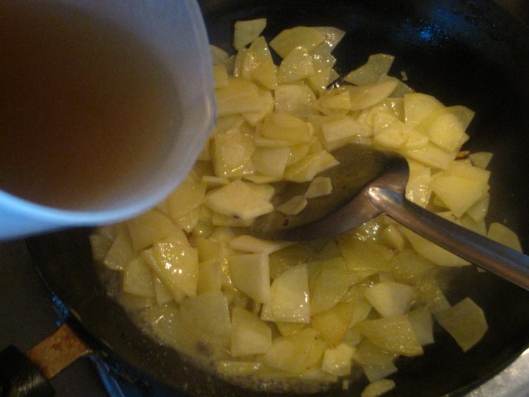火腿炒土豆片步骤7