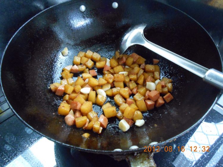 土豆烧火腿丁步骤10