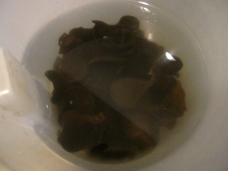 木耳火腿炒玉米步骤1