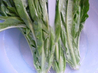 火腿片炒油麦菜步骤2