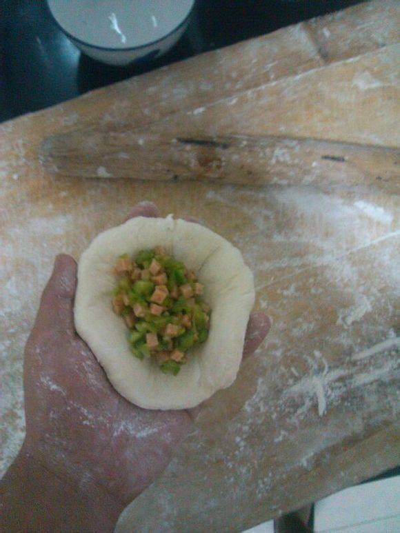 青椒火腿馅饼步骤6