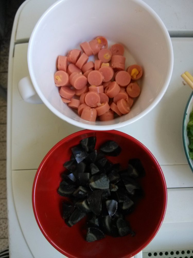 皮蛋火腿牛奶粥步骤2