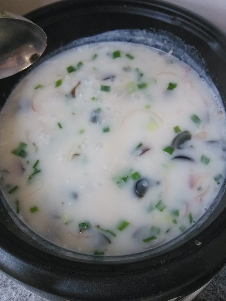 皮蛋火腿牛奶粥步骤6