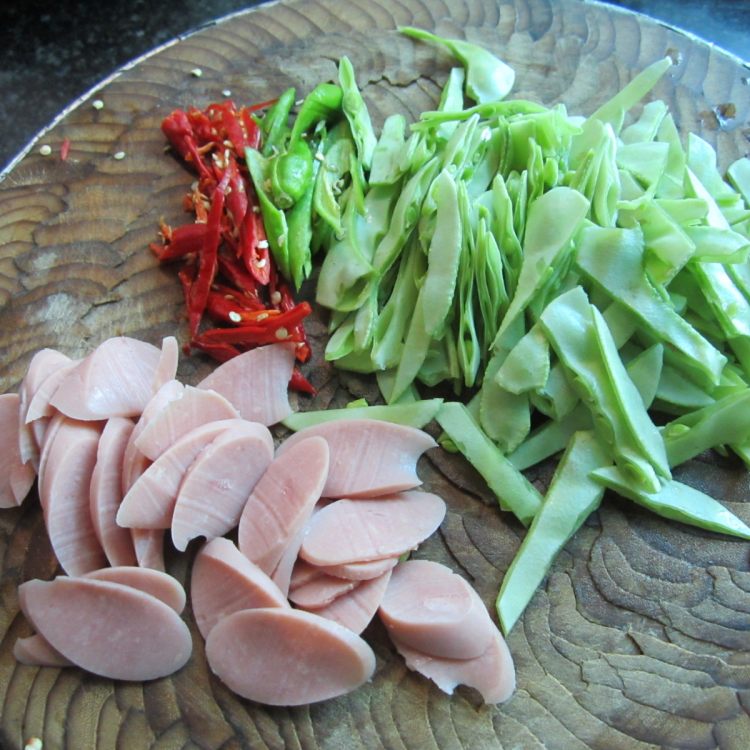 火腿炒扁豆步骤2