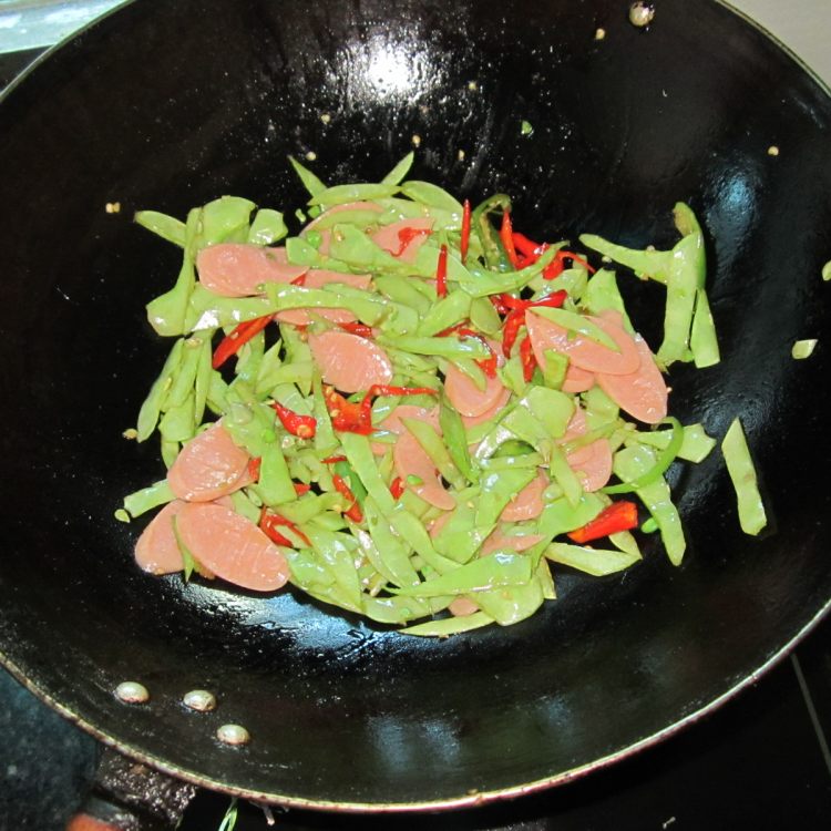 火腿炒扁豆步骤8
