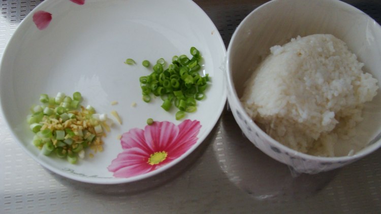 鲜虾火腿蛋炒饭步骤3