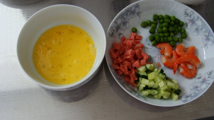 鲜虾火腿蛋炒饭步骤2