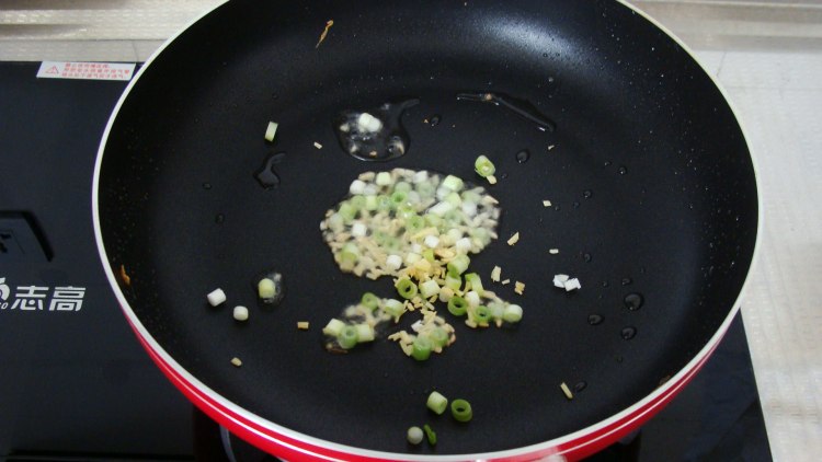 鲜虾火腿蛋炒饭步骤6