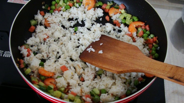 鲜虾火腿蛋炒饭步骤9