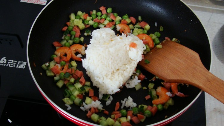 鲜虾火腿蛋炒饭步骤8