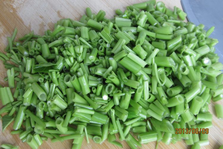 空心菜梗炒火腿步骤2