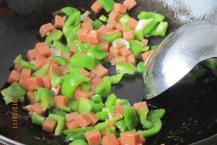 青椒火腿炒饭步骤5
