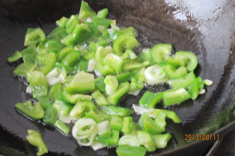 青椒火腿炒饭步骤4