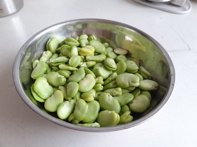 蚕豆火腿炒蛋步骤1