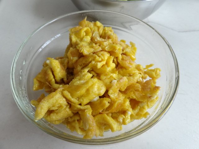 蚕豆火腿炒蛋步骤9