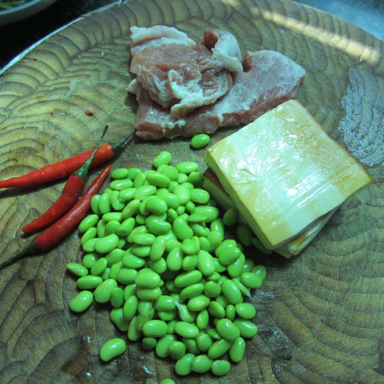 黄豆火腿豆腐混炒步骤1