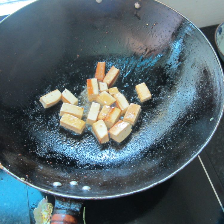 黄豆火腿豆腐混炒步骤4
