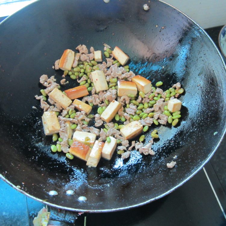 黄豆火腿豆腐混炒步骤6