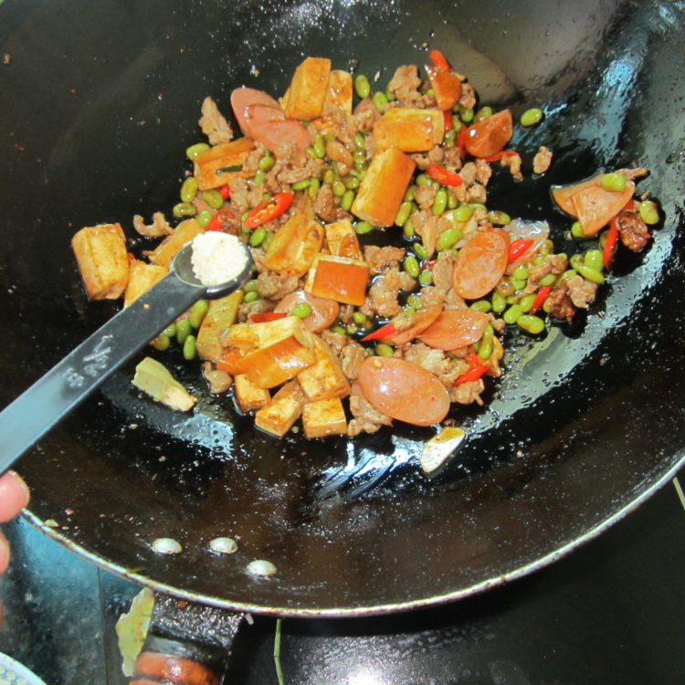 黄豆火腿豆腐混炒步骤11