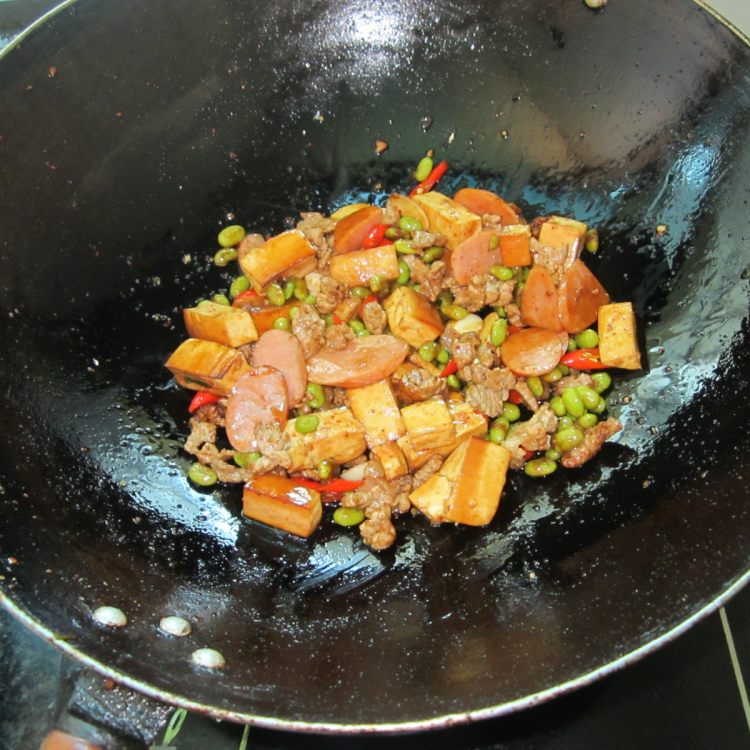 黄豆火腿豆腐混炒步骤12