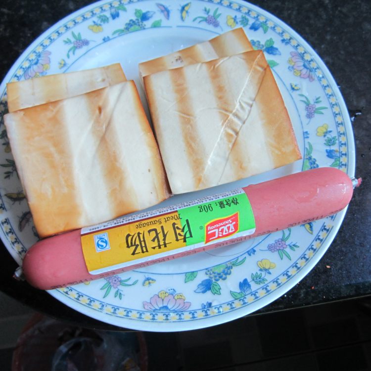 豆腐丁炒火腿步骤1