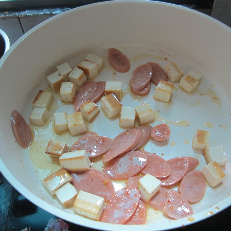豆腐丁炒火腿步骤6