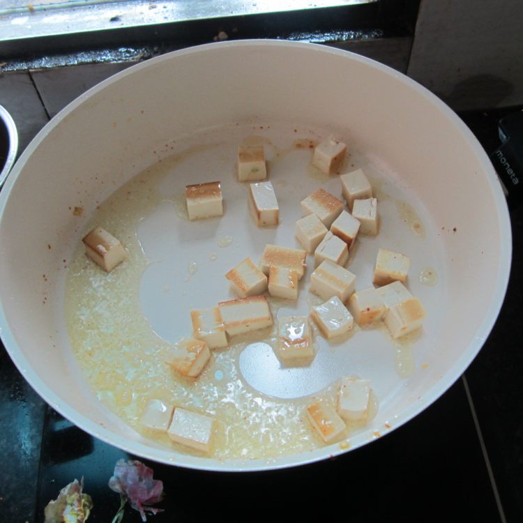 豆腐丁炒火腿步骤5