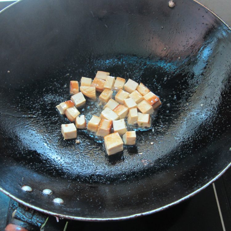 黄豆火腿豆腐丁步骤4