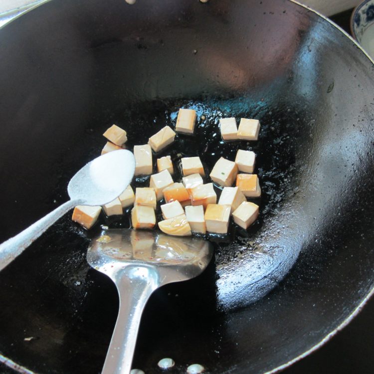 黄豆火腿豆腐丁步骤3