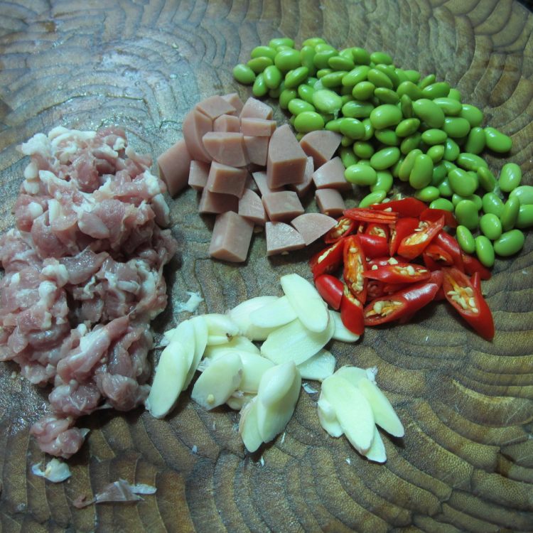 黄豆火腿炒瘦肉步骤2