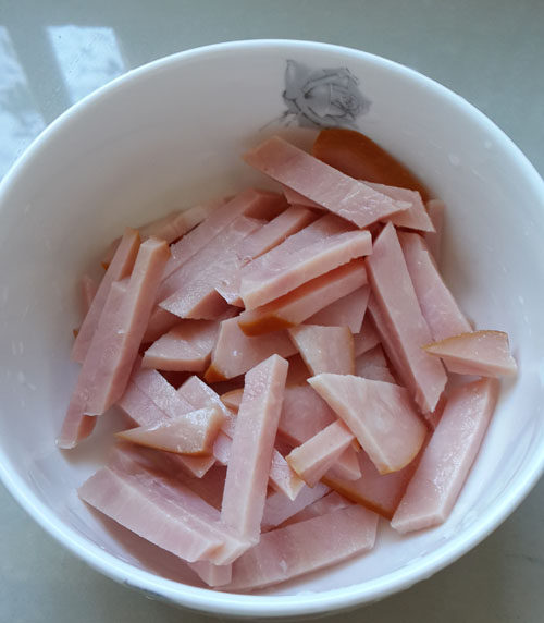 黄瓜火腿炒鸡蛋步骤1