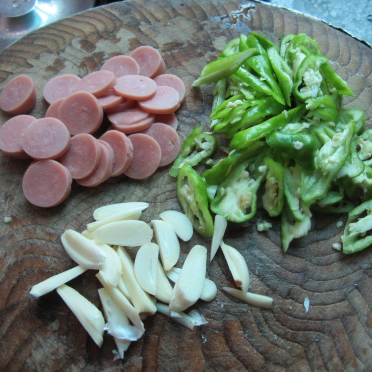 辣椒炒火腿步骤2