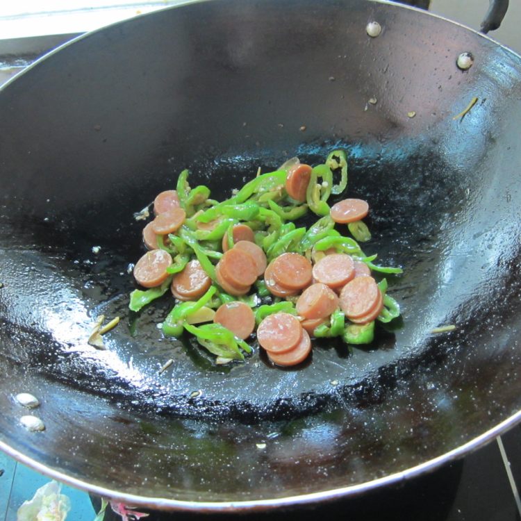 辣椒炒火腿步骤8