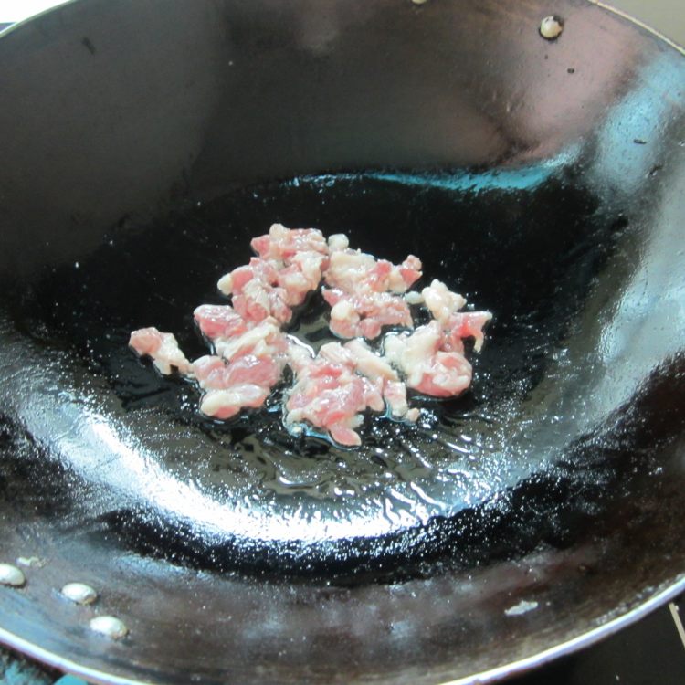 辣椒火腿炒肉步骤2