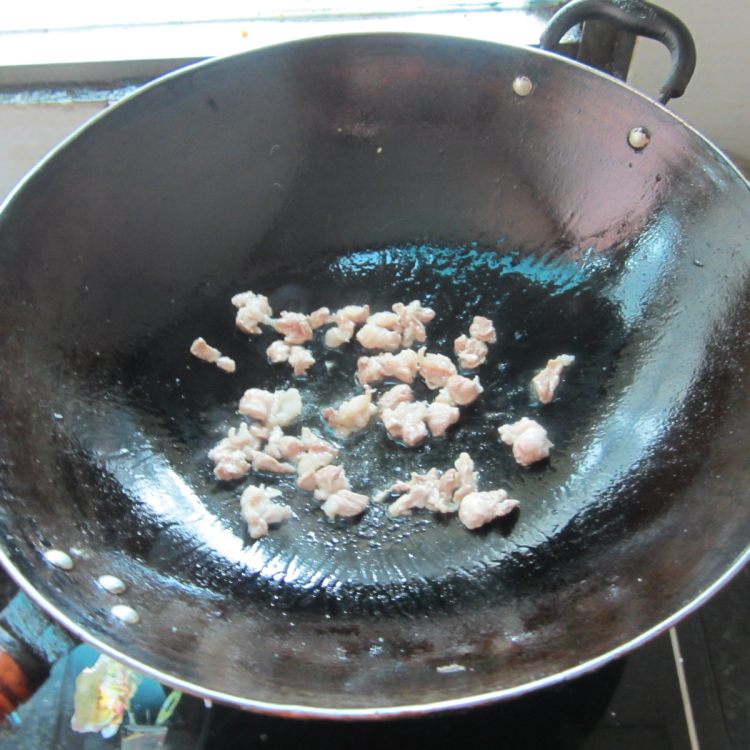 辣椒火腿炒肉步骤3